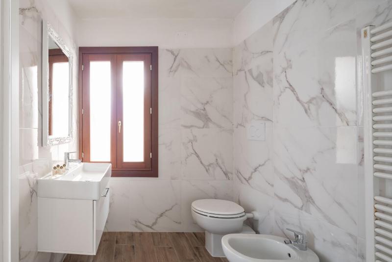 Luxury Triple Room image 2