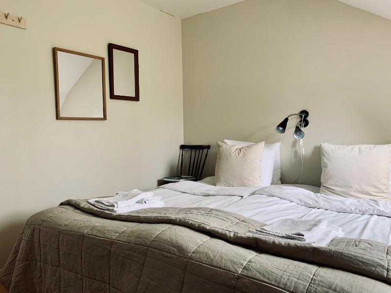 Twin Room image 4