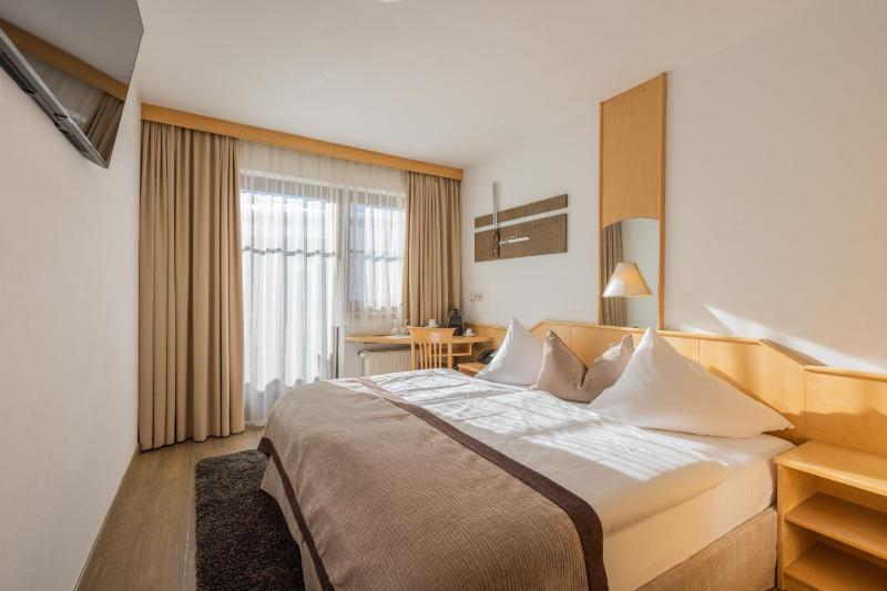 Small Double Room with Balcony image 1