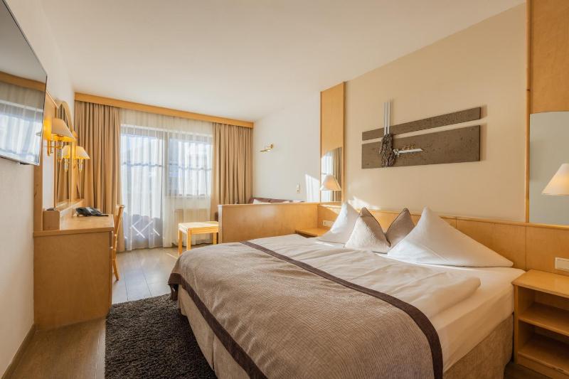 One-Room Apartment with Balcony image 1