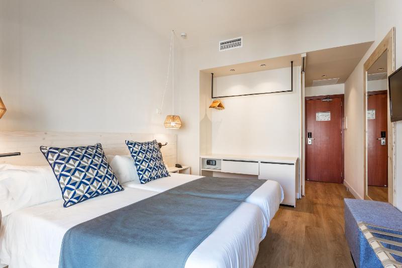 Standard Double Room (2 Adults) image 3