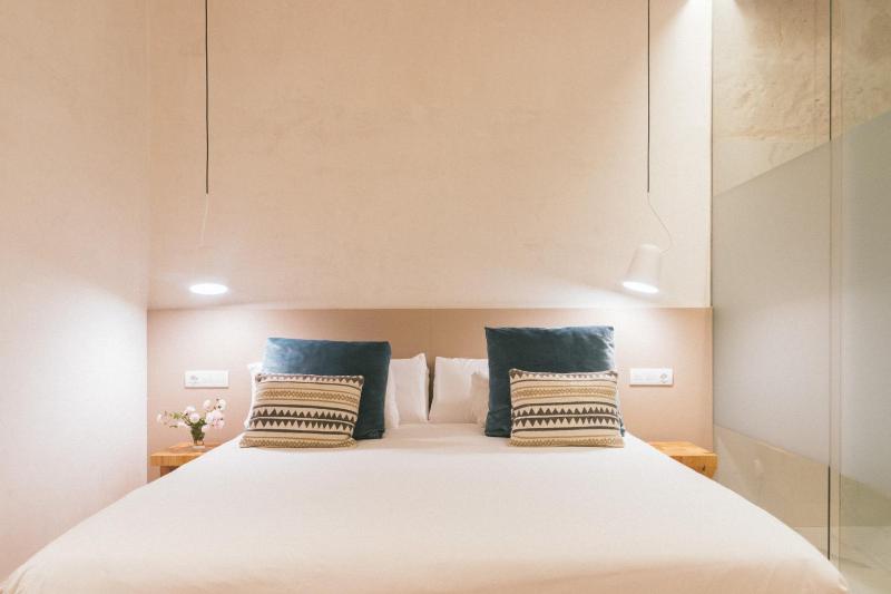Comfort Economy Interior Room image 3