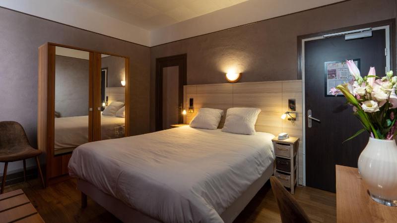 Standard Double Room image 4