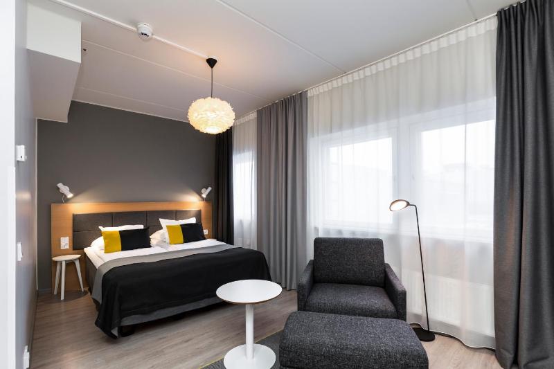 Standard Double Room image 4