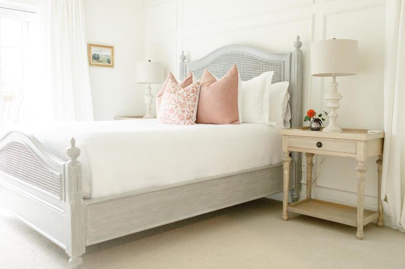 Queen Room with Balcony image 1