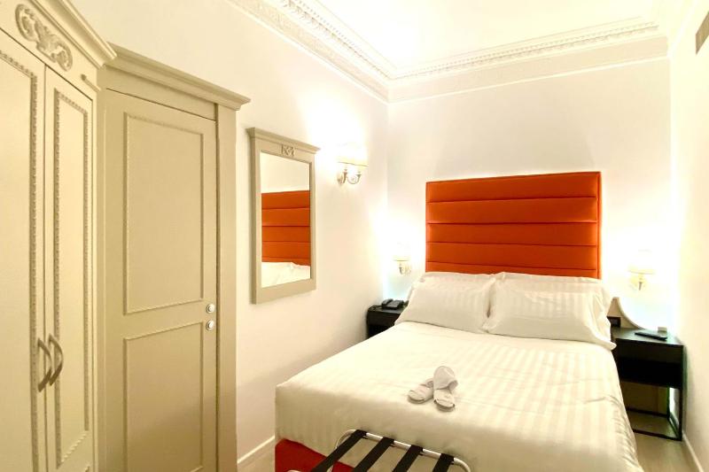 Small Double Classic Room image 1