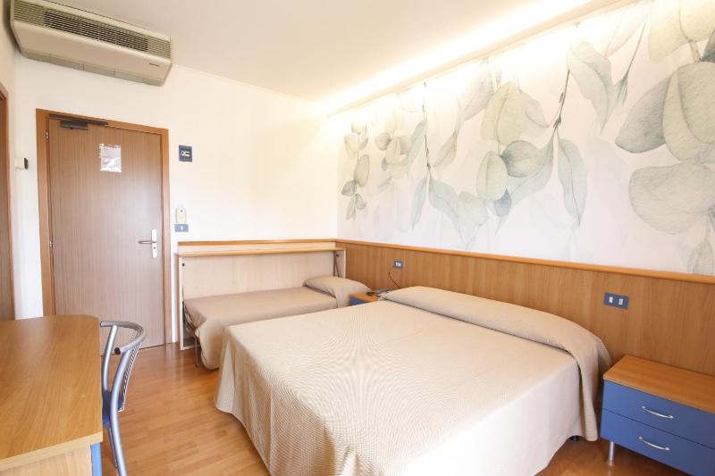 Triple Room with Balcony image 1