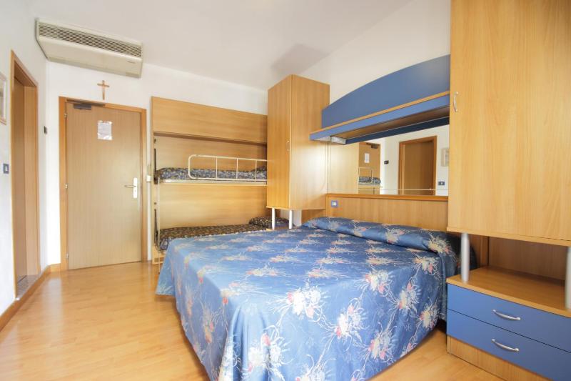 Quadruple Room with Balcony image 3