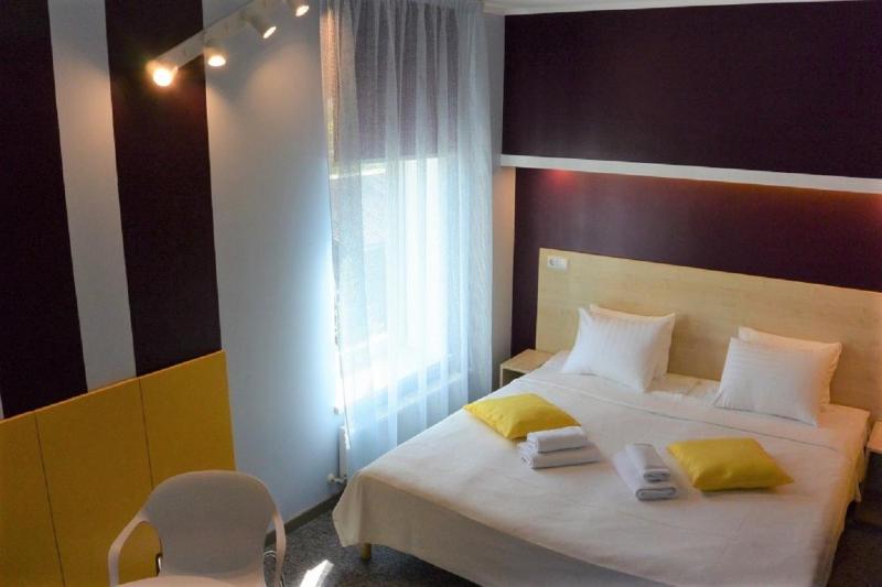 Standard Twin/Double Room with Balcony image 4