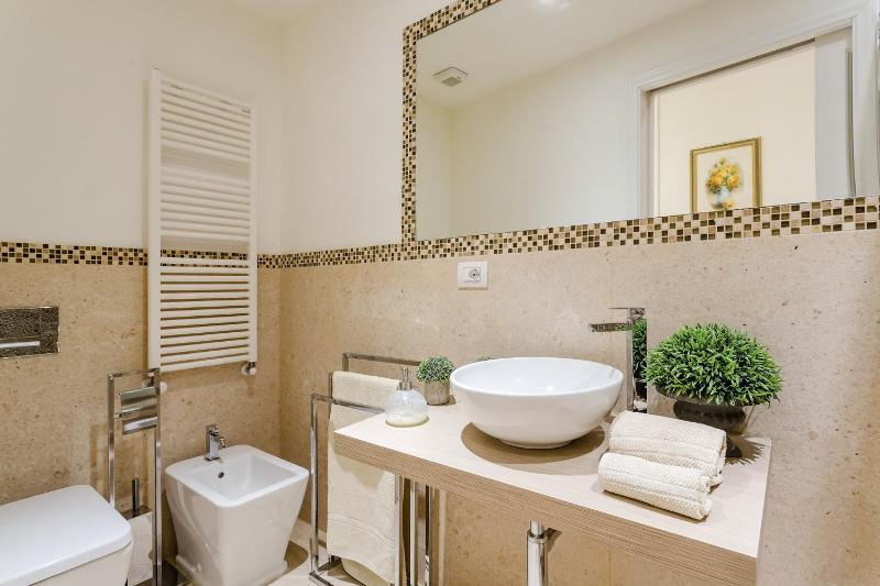 Casa Vera exquisite 2 bedrooms 2 baths apartment with garden A/C close to Parking - image 34