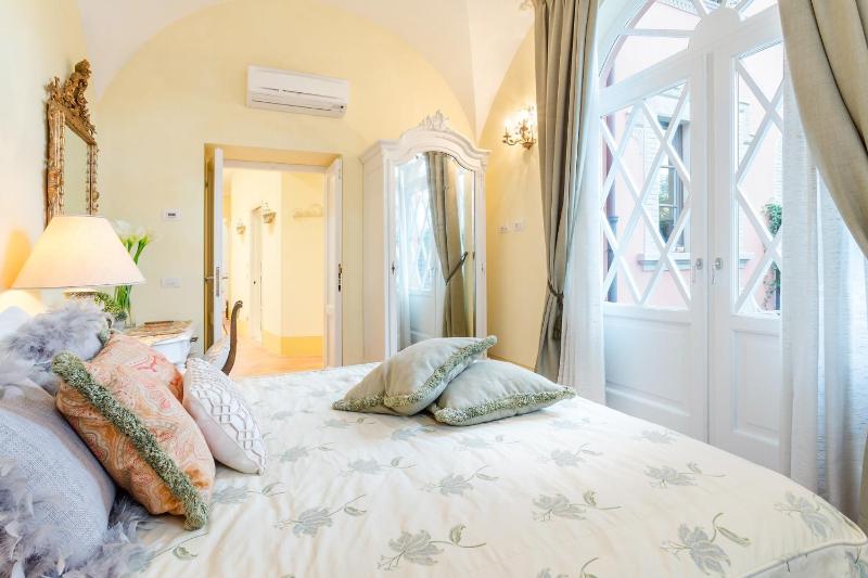 Casa Vera exquisite 2 bedrooms 2 baths apartment with garden A/C close to Parking - image 7