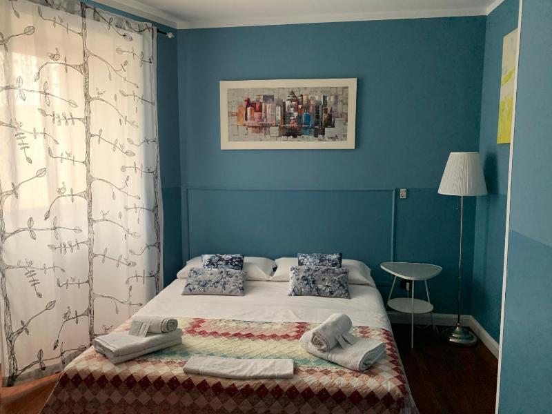 Standard Double Room with Shared Bathroom image 1