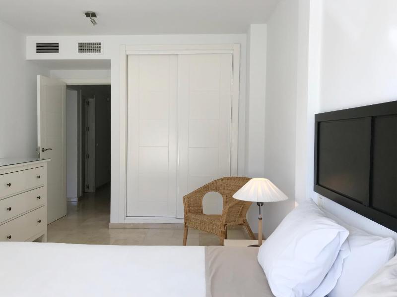 One-Bedroom Apartment image 2