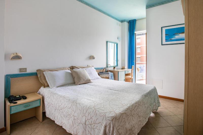 Double or Twin Room image 3