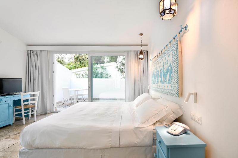 Classic Double Room image 3