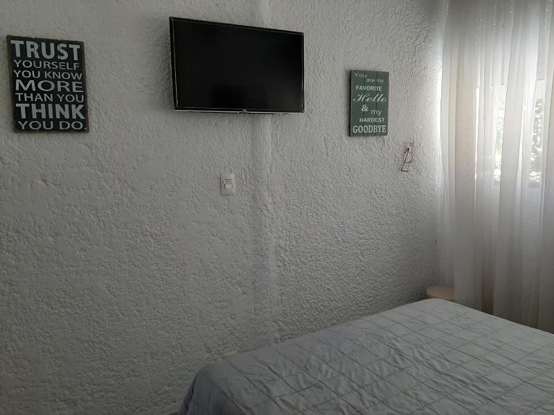 Apartamento con entrada independiente y jardín - image 5