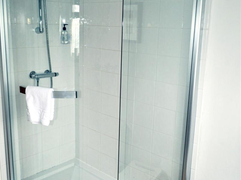 Standard Twin Room image 2