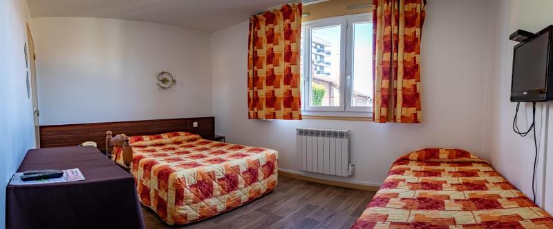Twin Room - 2 Persons image 3