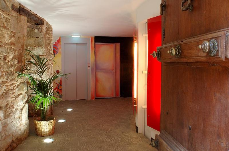 Studio (2 Adults) image 3