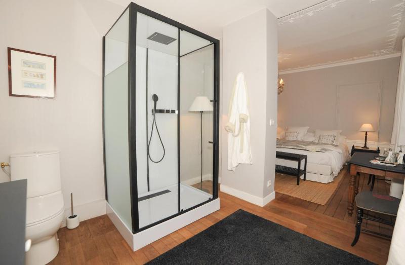 Double Room image 3