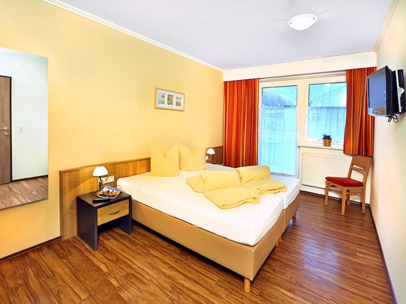 Two-Bedroom Apartment with Balcony image 2