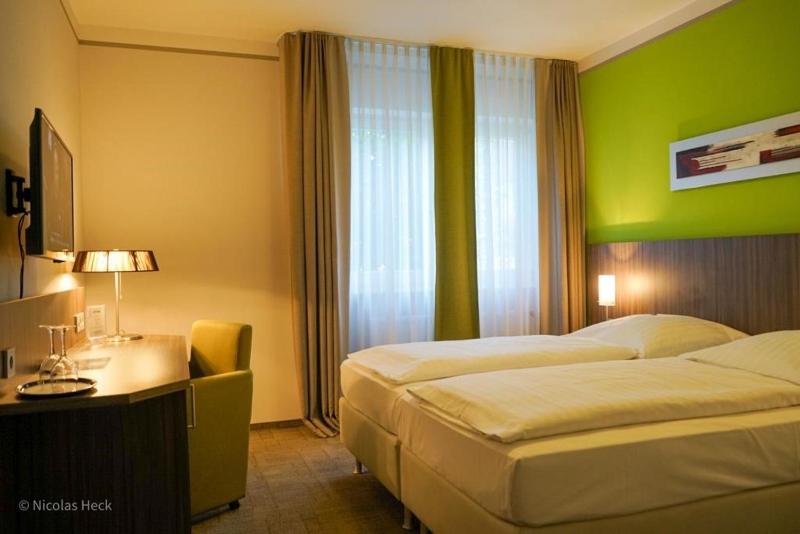 Standard Twin Room image 2