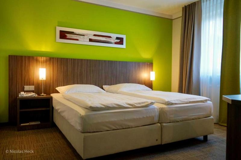 Standard Suite image 3