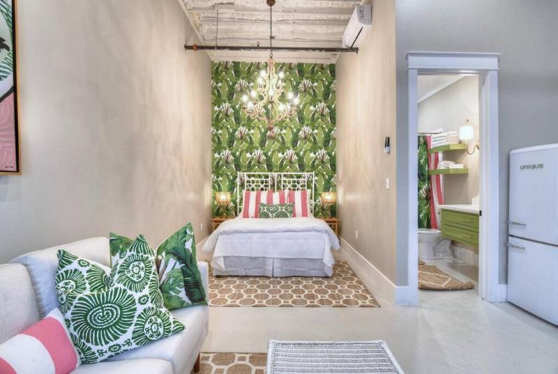 Banana Bay Boutique Retreat Near Cruise Port One Mile to Beach with Free Bikes - image 14
