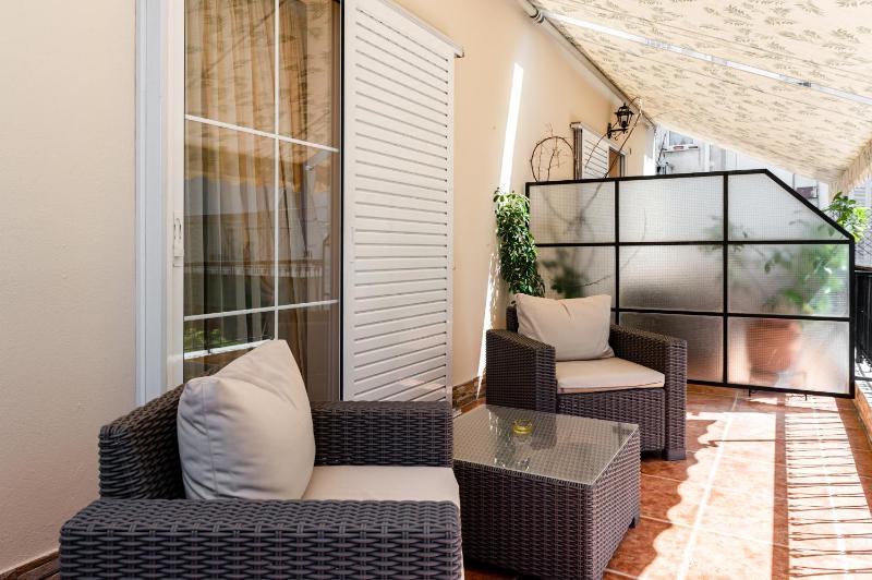 Twin Room (bunk beds) with Ensuite Bathroom and Balcony image 3