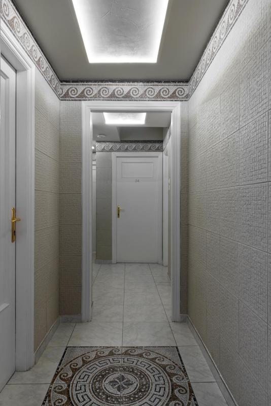 Budget Quadruple Room with Shared Bathroom and Balcony image 2