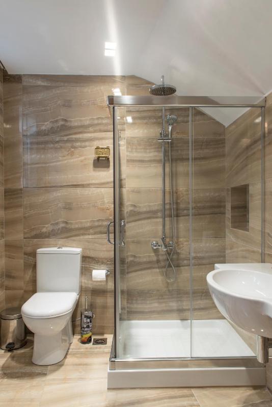 Double or Twin Room with En - Suite Bathroom image 4