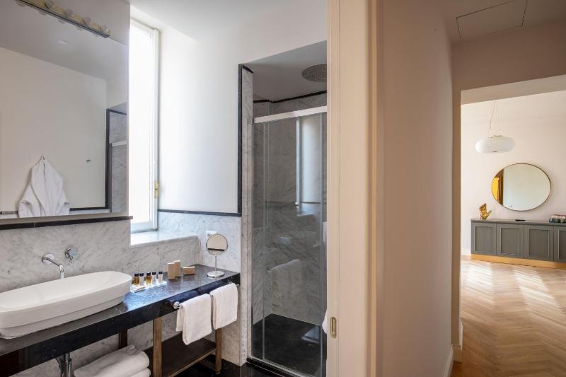 Presidential Suite image 3