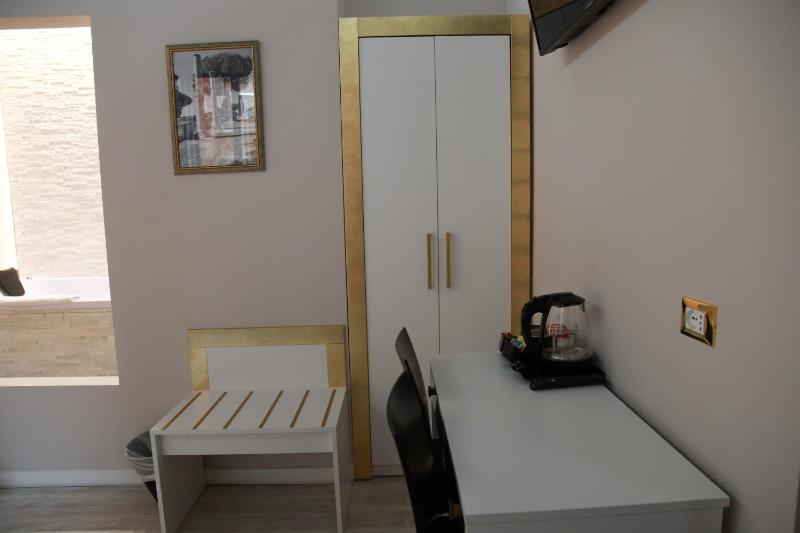 Queen Suite with Spa Bath image 3