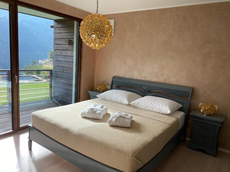 Apartment with Mountain View image 1