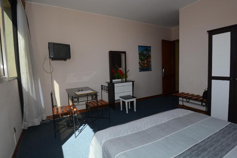Aina Hôtel - image 2