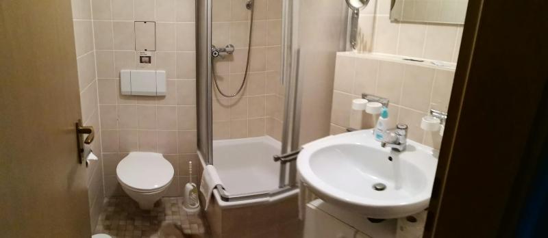 Standard Double Room image 3
