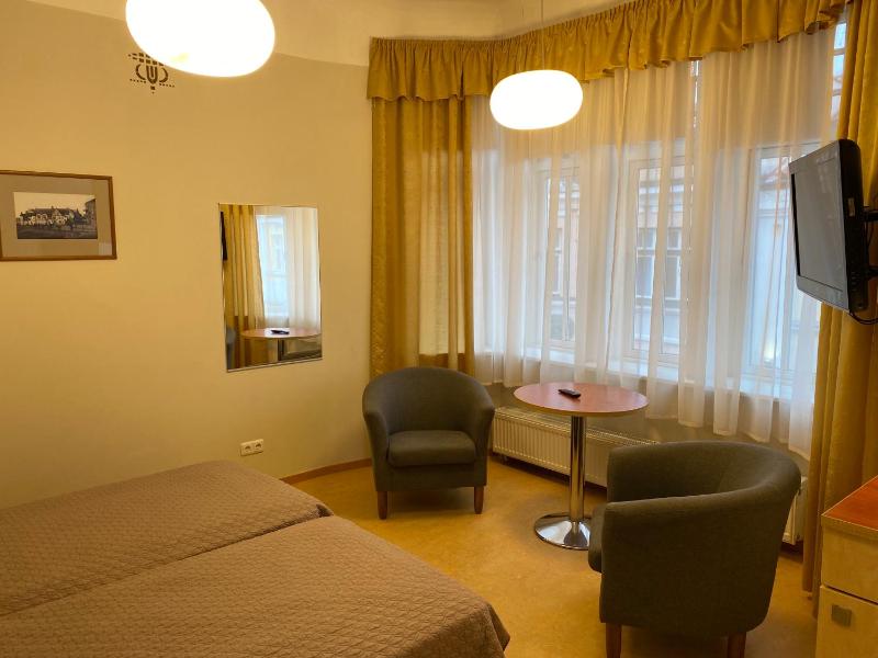Twin Room with Kitchenette image 2