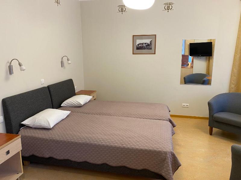 Twin Room with Kitchenette image 3