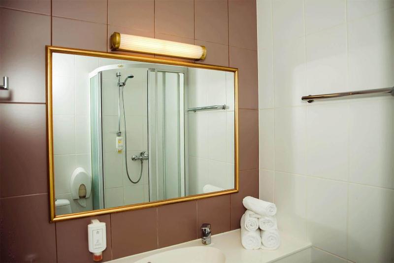 Deluxe Double or Twin Room with Spa Bath image 1