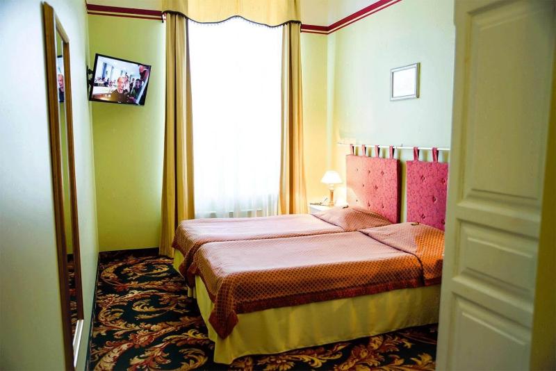 Twin Room image 1