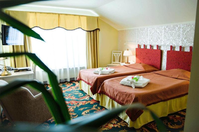Deluxe Double or Twin Room with Spa Bath image 3