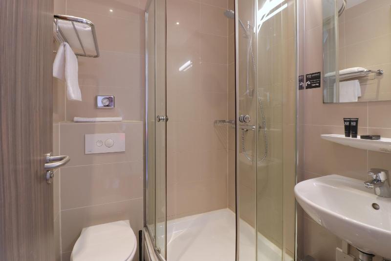 Small Single Room image 3