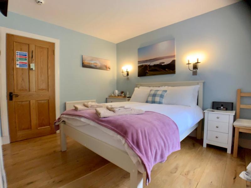 Small Double Room image 4