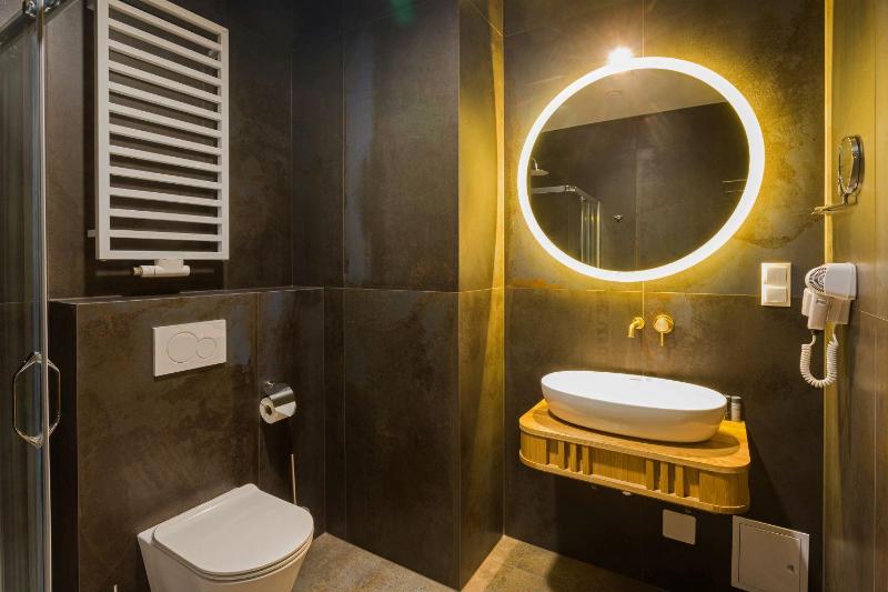 Superior Double Room with Two Double Beds image 2