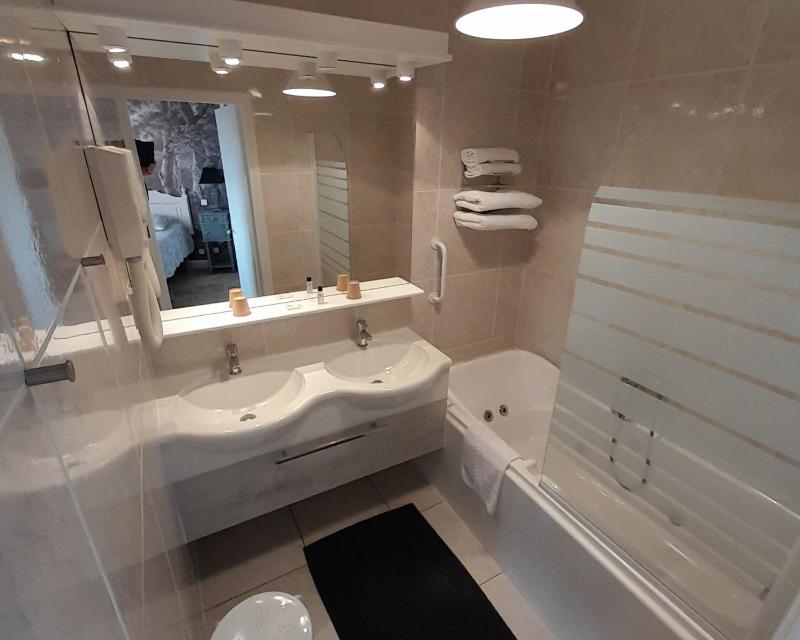 Deluxe Suite image 1