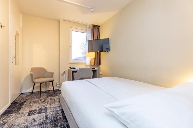 Small Double Comfort Room with Shower  image 1