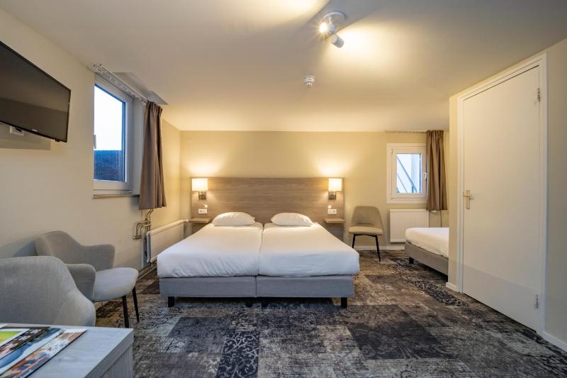 Comfort Triple Room with Shower image 1