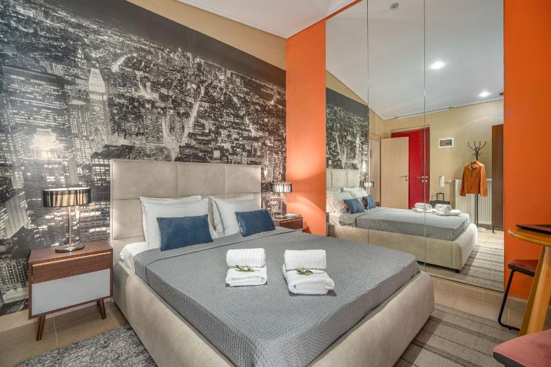 Double Room with Balcony and Side Sea View image 2