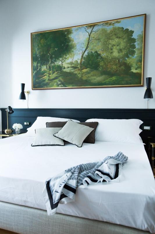 Deluxe Double Room image 1