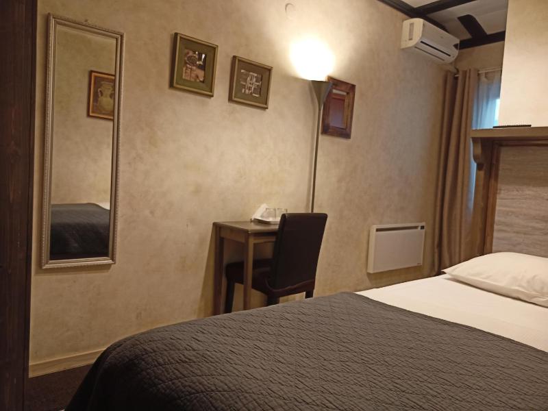 Economy Double Room image 4